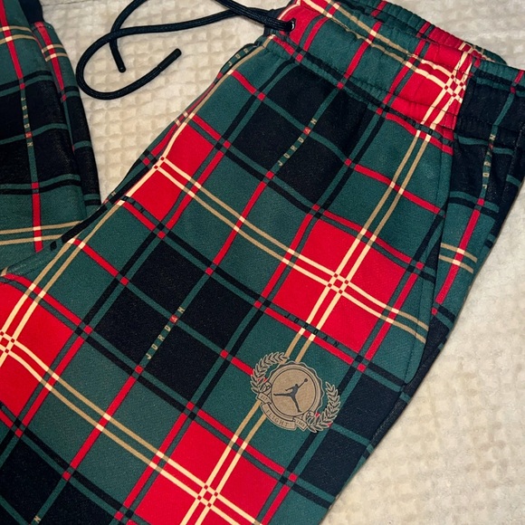 Nike/Jordan “Holiday Plaid” Sweatsuit -Nwt(small) - Picture 5 of 11